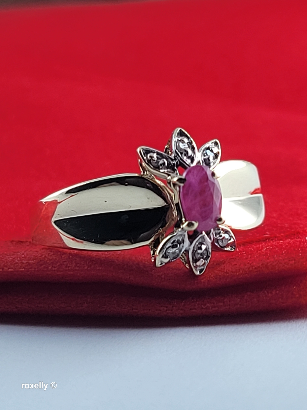 10K Yellow Gold Ruby and Genuine Diamonds Ring Size 6 - Solid Gold! 👌🎁